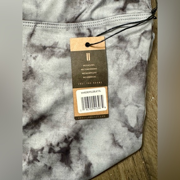 NWT NOBULL Women’s High Rise Crop Tight - Large - Cloud Black Tie Dye - Picture 8 of 9